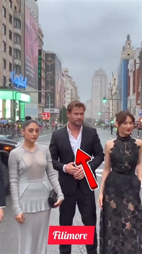 A Warm Premiere Moment: Chris Hemsworth and Golshifteh Farahani Share an Embrace ✨🎬