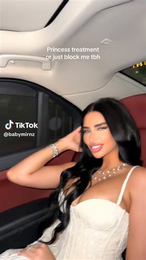 This bth yuck asf lol All plastic no brains just good tongue and multiple dcks in it!! Animation is out of control 🤣😭 face tune fkn her up!