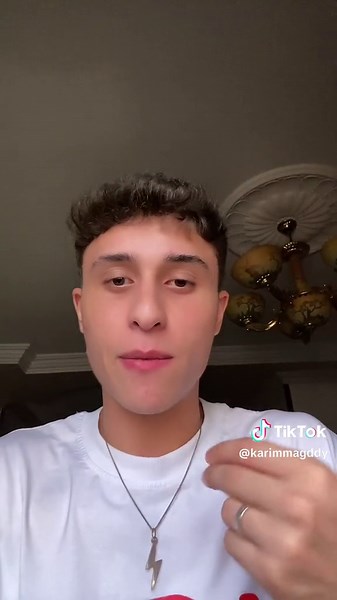 ضرب محمد رمضان بالقلم