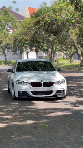 BMW F30: Kenali Mobil Sedan Sport Terbaik