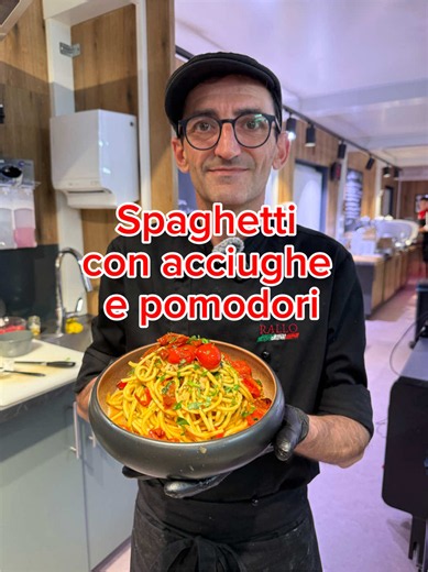 Spaghetti mit Sardellen: cremige Tomaten-Pasta (einfach)