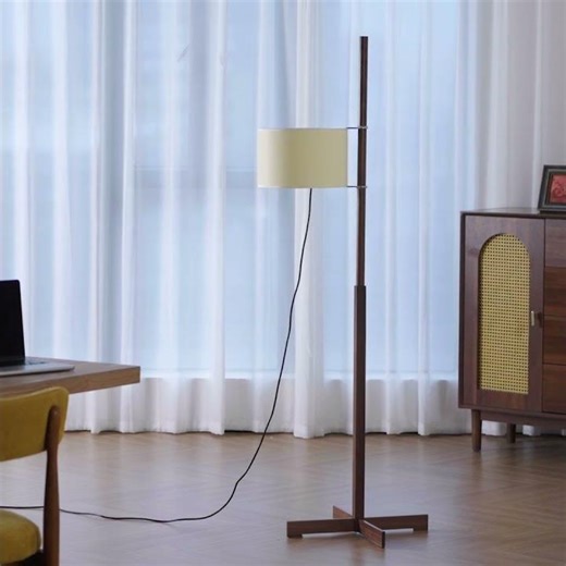 Wood TMM Floor Lamp – Warm Timber, Effortless Balance