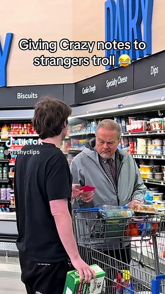 Giving Notes to Strangers: A Heartfelt Prank