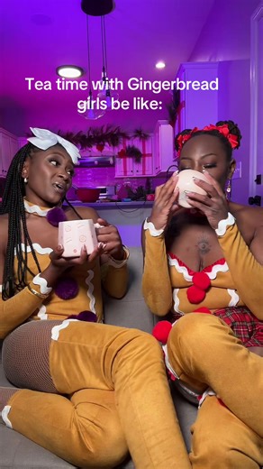 Just two gossiping gingerbread girls @Yani & Niya🤞🏾 #gingerbread #christmas2025 #muffinman