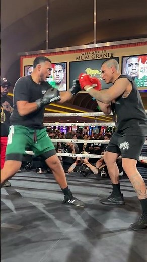 David Benavidez Shows Off His POWER and SPEED