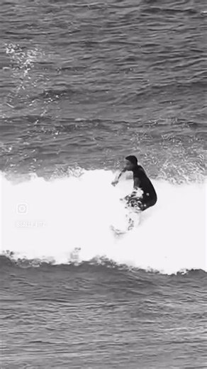 Loopin ↪️ 🌊 ————- Set up: T&C Surf Designs - Surfboard Factory X FCS #SallyFitz range X AXXE wetsuits www.surffcs.com.au/collections/fins/products/sally-fitz-bundle | Sally Fitzgibbons