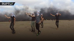 13K views · 491 reactions | Palestinians perform ‘Great Dance of Return’ at Gaza-Israel border https://www.yenisafak.com/en/video-gallery/world/palestinians-perform-great-dance-of-return-at-gaza-israel-border-2192759 | Yeni Şafak | Facebook