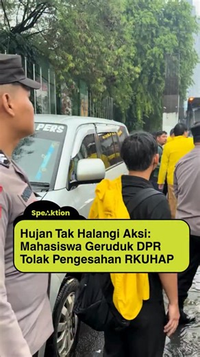 Speaktion on Instagram: "Students gathered in front of Indonesia’s parliament under pouring rain to protest the newly passed Criminal Procedure Code, demanding meaningful public participation and warning of potential abuses of power. Their persistence, ocking roads, holding protest signs, and voicing concerns despite the weather, flects a growing call for accountability and transparency in the country’s legislative process source : tt/@dochidepp #demodpr #dprri"