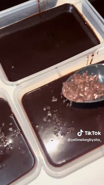 Coklat Flakes: Topping Kek yang Elegan dan Sedap