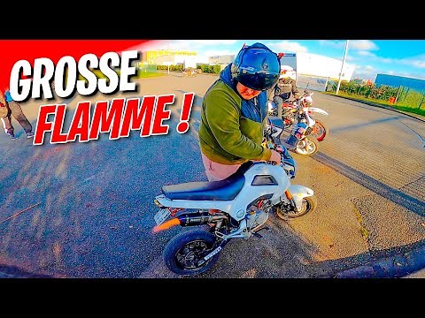 UNE MOTO 50CC EN AKRAPOVIC QUI FAIT DES FLAMMES !