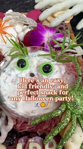 Halloween Charcuterie Board #halloweenrecipe #halloween #halloweenfoodideas #partyfoods #spooky