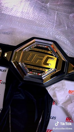 UFC BELT UNBOXING 🥇 #UFC #Unboxing #UFCCollectibles