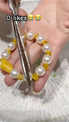 0 LIKES 😭😭How to make a bracelet 💕Wie man ein Armband herstellt #shorts