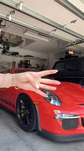 You can never get bored when your a blonde🤗Making sure my Outfit looks good from the front and back