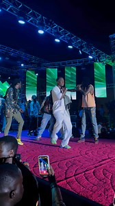 Quand le talent se partage sur scène, le show devient légendaire !🎥 À revivre en images #WallySeck #OrchestreLive #KeurMassar #BatteurStar #AmbianceSénégalaise #ShowTime #LiveMusic #2stv | 2sTv l'Officiel