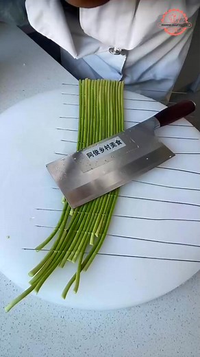Freshly cut scallions ready to add flavor! 🥗🧅 #CookingTime #FreshAndHealthy | Adrea Seamus