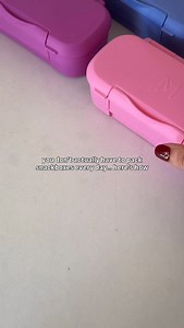 Do you do this!? 🤔 It’s Thursday… and the last snack box you packed was on Monday 🙌🏼 Here’s how: 1. Choose a completely air-tight snackbox, they keep food crisp and fresh for days. 2. Opt for a slimline, stackable snackbox. Means you can prep multiple & store them in the fridge easily. 3. Keep wet & dry seperate so nothing loses its crunch. Less packing daily. More calm mornings. Future you will thank you 😏 How far in advance do you pack? 💬👇🏼 #lunchboxideas #lunchboxhack #lunchboxinspo #s