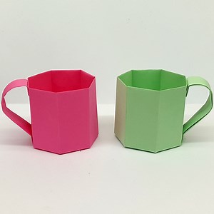 13K views · 92 reactions | Watch a flat sheet of paper transform into a 3D cup-no glue, no scissors, just pure origami magic! ✨ This surprisingly sturdy mini cup comes to life in under 5 minutes using our clever folding hack. Perfect for: Emergency snack holders (popcorn, nuts, candy) Cute party favors (fill with treats or small gifts) Kids' craft time (they’ll love the 'wow' factor) Survival skill (yes, it can actually hold water!) | Colors Paper | Facebook