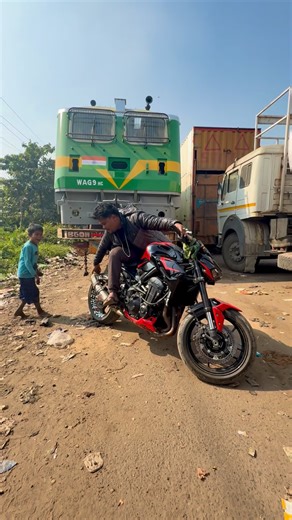 RAZ KAZI on Instagram: "Z900 double exhaust sound ☠️ @_uluberia_z900_ #viral #z900 #moto #motogp #viralvideos"