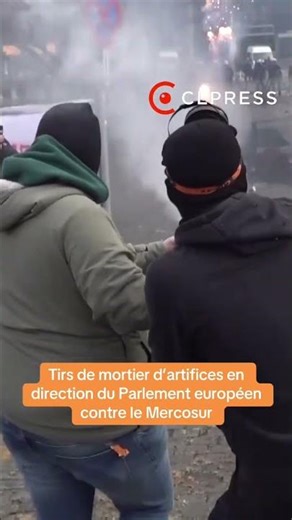Tirs de mortiers d'artifices vers le parlement européen à Bruxelles - Agriculteurs en colère