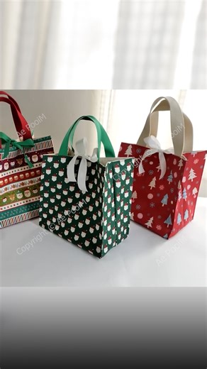 DIY Fabric Gift Bag! #diy #howto #sewing #sewingprojects #reelsfacebook #usedclothing #diyprojects #crafts #fblifestyle | Ae PooiM