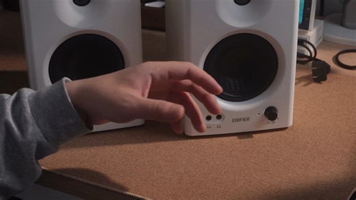 别被价格骗了！漫步者MR4监听音箱实测：颜值性能双在线