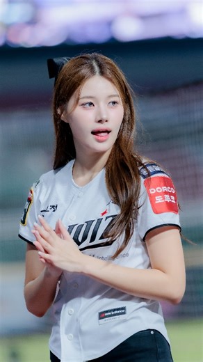 Hiro's 日々台灣生活 on Instagram: "振付が可愛い안타송 🧙 #KT_Wiz #李藝斌이예빈 #イ_イェビン 🎥 2025.11.07 #亞洲職棒交流賽 #KT巫師 #안타송 #請安打吧 Hiro @hiro_hibitaiwanlife16 #啦啦隊 #台湾チア #taiwancheer #棒球 #野球 #baseball *自身で撮影した写真を使用しています。 *無断での二次利用は控えて下さい。"