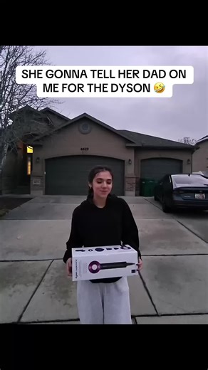 Bro is not calling her dad 😭😅 #reseller #reselling #funny #meetup #money