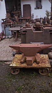 Good morning Blacksmith! #anvil #anvils #goodmorning #anvil_hunter #amboss #schmieden #schmied #schmiede #blacksmithtools #blacksmithanvil #forged #forge #vintagvibes #vibes #blacksmithlife #blacksmithshop #steel #iron #ironworker #steelers | Anvil Hunter