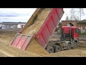 MAN TGS 8x4 unloading