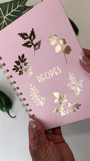 Make recipe book cover with Cricut Foil Iron-On #cricut #cricutmy #cricutsgmy