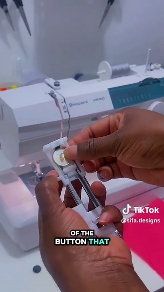 How to Create Buttonholes Using a Home Sewing Machine. #easysewing #sewing #sewinghacks #sewingforbeginners #diyfashion