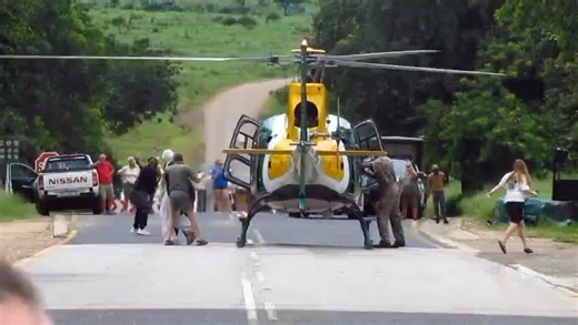 Heroes of the Kruger National Park Sanparks doing an amazing job on keeping all the guest and staff safe !!! Yesterday at 15 - 01 - 2026 Cocodile bridge gate during evacuated Guest from Lower Sabie and Crocodile bridge camps 📸 Gareth | Kruger Magazine