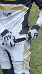 The newest @flyracing.bike #Rayce line is here!! After a few years of developing a “Bicycle specific” gear line @flyracing.global has perfected this one! The pants are a better fit then ever before, while still keeping the slim shape with plenty of room for pads. As for the jerseys, they feel like they’ve been custom tailored for the “pro look” and comfort. I’m stoked on these! What color would you choose? | Barry Nobles