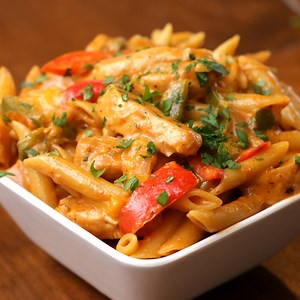One-Pot Chicken Fajita Pasta FULL RECIPE: http://bzfd.it/1tvzSQu | Tasty