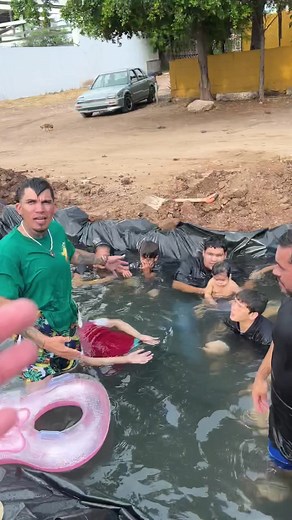 85K views · 2.2K reactions | alberca a media calle... | Cevichurros Show | Facebook