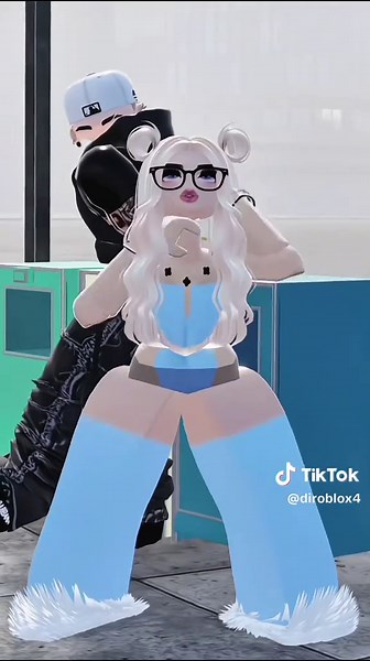 Papi Chulo: Step Back Baile en Roblox