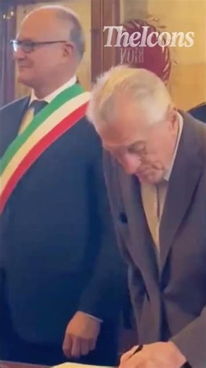 Robert De Niro Accepts Italy Golden Award #robertdeniro
