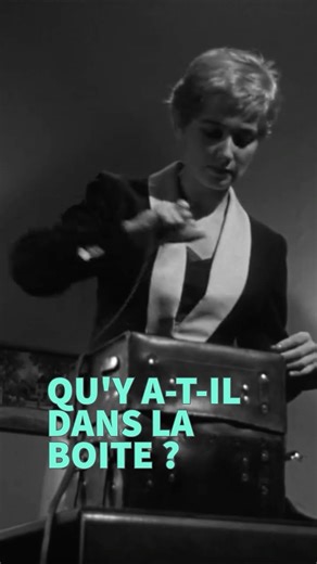 La Cinémathèque francaise on Instagram: "40 ans avant Seven, la grande question : "qu'y a-t-il dans la boite ?" "À 15 ans, addict que j'étais alors à la Série Noire, la vision d'En quatrième vitesse (après celle, à 13 ans, de La Dame de Shanghaï) m'a littéralement exorbité. J'ai été saisi par le sadisme, la terreur diffuse qui imprègnent ce thriller brutal, pré-lynchien et paradoxalement féministe. J'ai adoré Ralph Meeker. Le final apocalyptique reste sidérant." — P. Bonitzer Dans l'obscurité d'