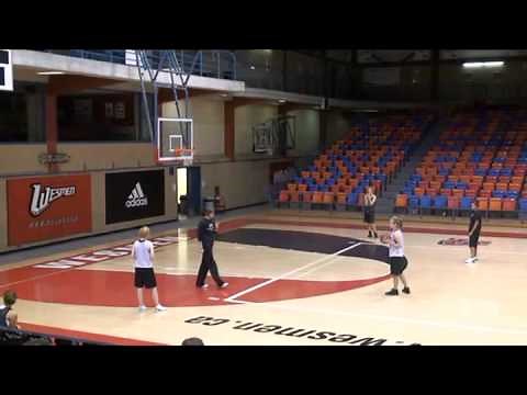 Building a Basic Team Offense for Youth Basketball - Lisa Thomaidis