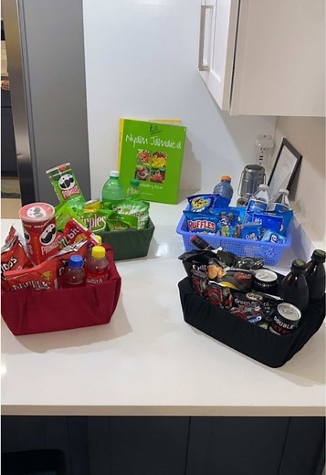 Picnic color basket with my girls.