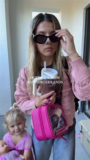 Sweatpants disguised as jeans and honestly… I’m never going back. Perfect for running errands ✨💖 #MomOOTD #MomErrands #EverydayMom #FloridaMom ##MomLife @ALLISON New York @ragandbone @MOTHER @Stanley Brand @CALPAK Travel @Sol de Janeiro