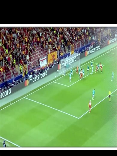 ইয়ামালের পেনাল্টি গোলে হার এড়িয়েছে বার্সা, হেরেছে অল রেডরা