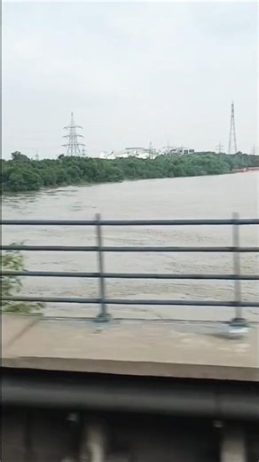 Delhi Flood Alert: दिल्ली में बाढ़ का खतरा | ghorbankivlogs | SMGVines #shortsfeed #youtubeshorts