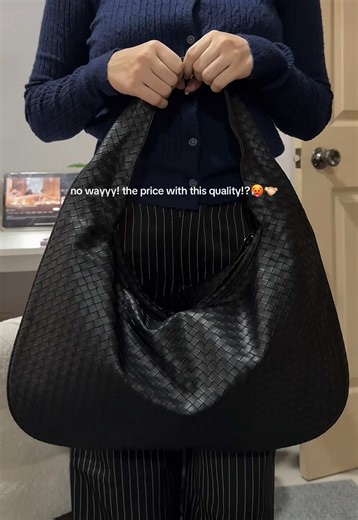 new everyday bag — spacious with lots of compartments inside!👏🏼😙 #totebag #woventotebag #struterbag #largecapacitybag #everydaybag