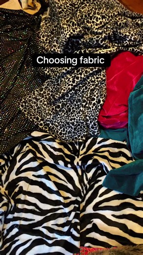 It’s a sleepy day today, I’m sooooo tired, but there’s lots of lovely fabric to choose from for the next capes #smallbusiness #vintedseller #etsyfinds #handmade #bedlingtonwhippet