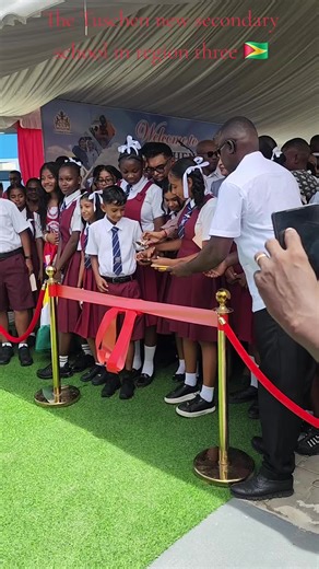 Tuschin neue Sekundarschule: Ein neuer Anfang 🇩🇪