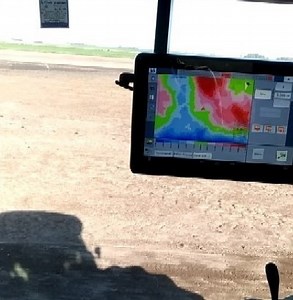 2.2K views · 21 reactions | Com o sistema Field Level 2 a única preocupação do operador é guiar o trator das áreas de corte para as áreas de aterro, sem que seja necessário comandar a altura do implemento. Essa precisão na operação só podia ser coisa da Trimble! Vídeo enviado pelo Henrique Bergmann da nossa revenda @condadodoarroz #diadascrianças #futurodoagro #agricultura #trimble #trimbleagricultura | PTx Trimble-Brasil | Facebook