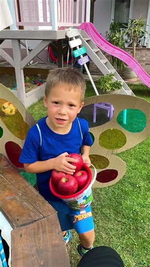 How Many Apples? 🍎 Fun Counting Rhyme With Butterfly & Fly!