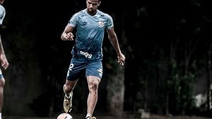 Garoto Derick pode ser a novidade do Santos contra o Athlético-PR - Lance!